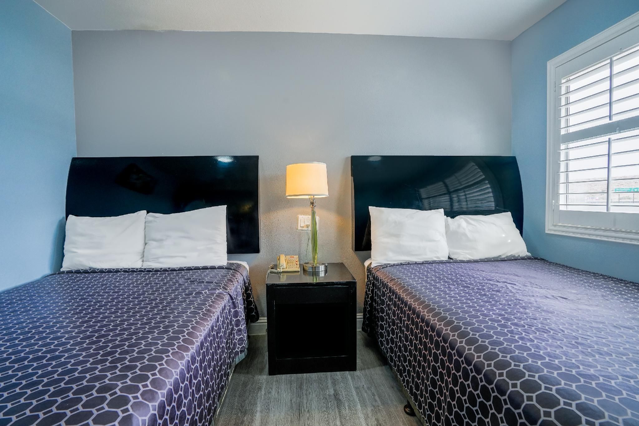 2 Full Beds Non-Smoking