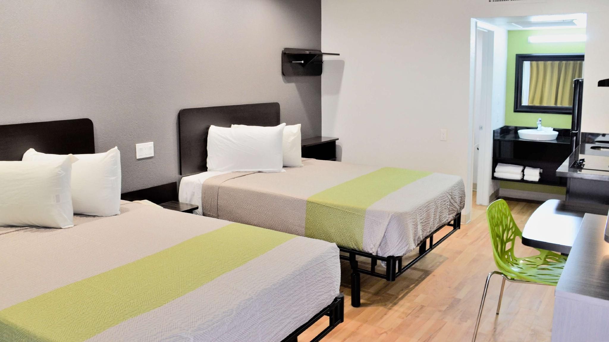 Studio 6  Buttonwillow, CA 2 Full Beds | Non-Smoking, Kitchen