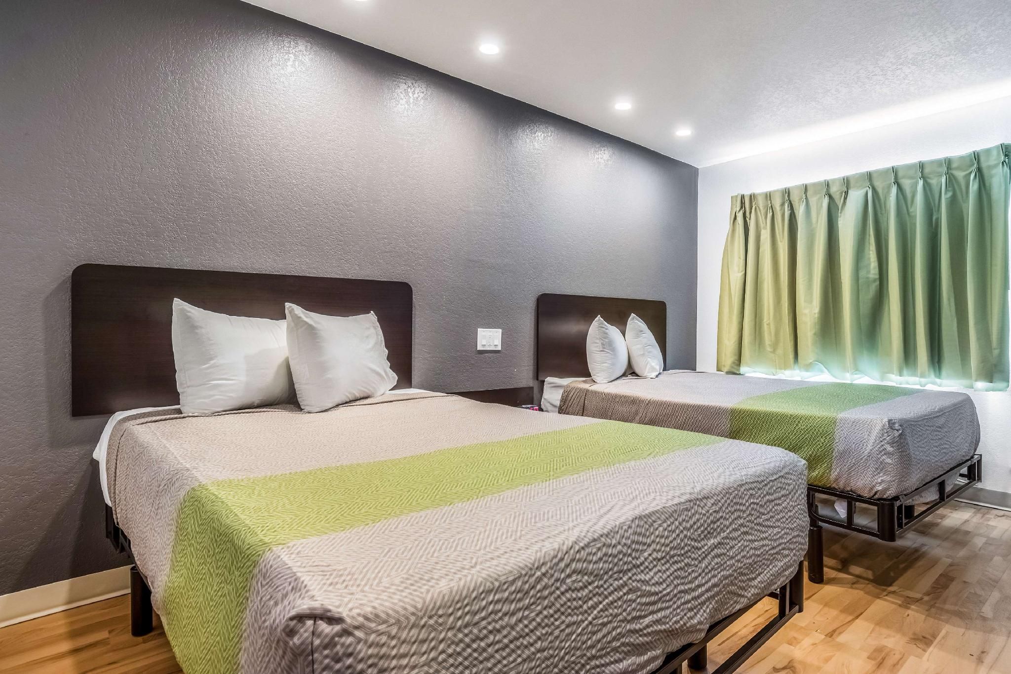 Studio 6  Buttonwillow, CA 2 Full Beds | Mobil Access Tub Nsmk Kitchen 2