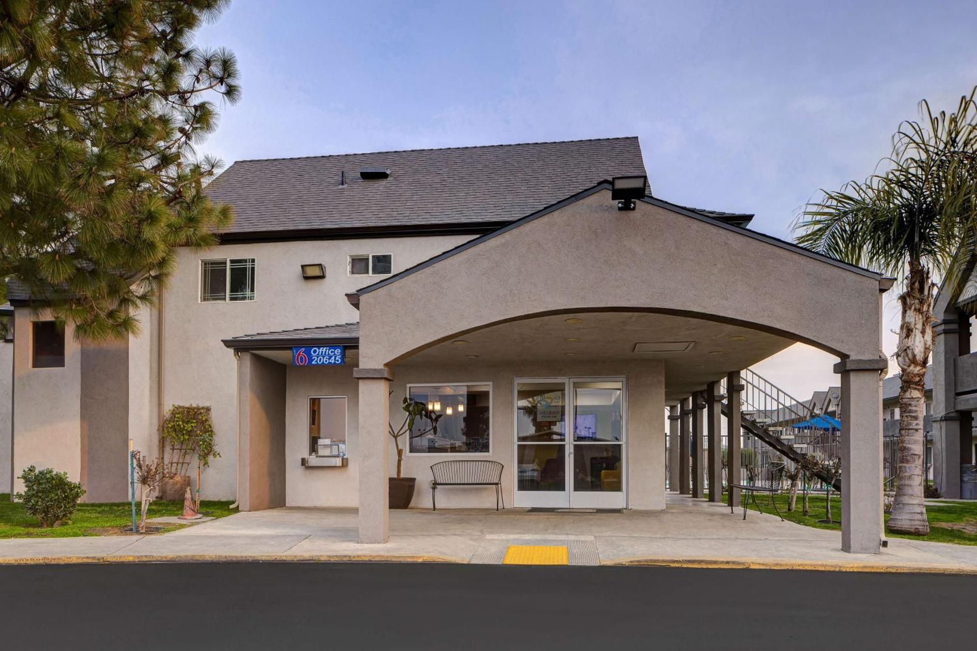 Motel 6 Buttonwillow, CA - Central