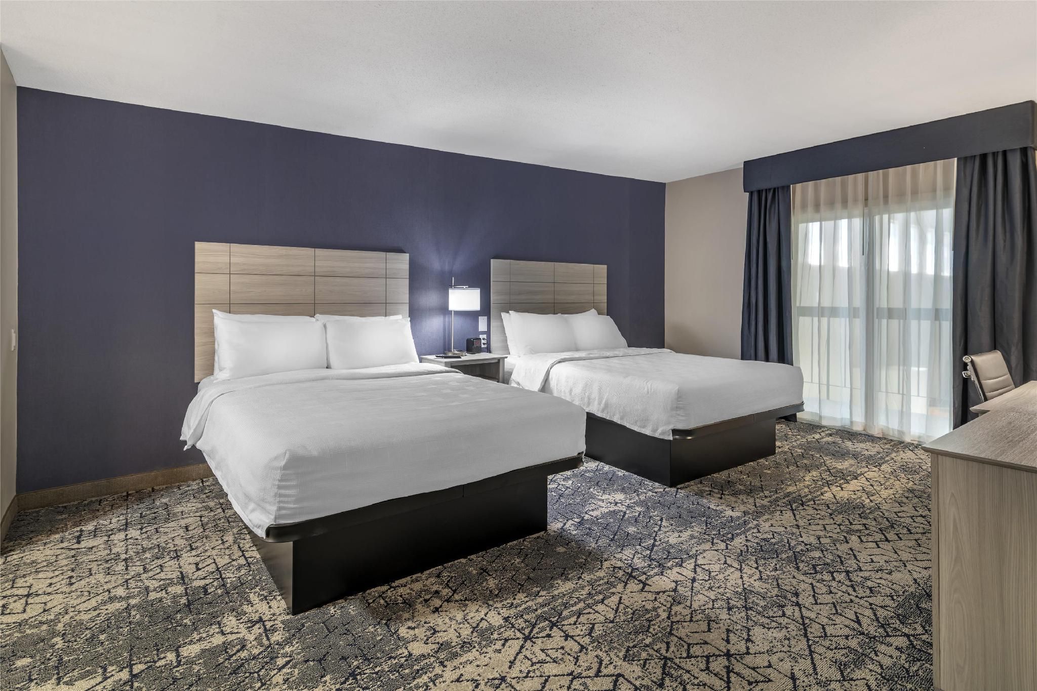 Suite-2 Queen Beds, Non-smoking, Separate Bedroom, Sofabed For One Person, 2 Flat Screen Tvs, Kitche