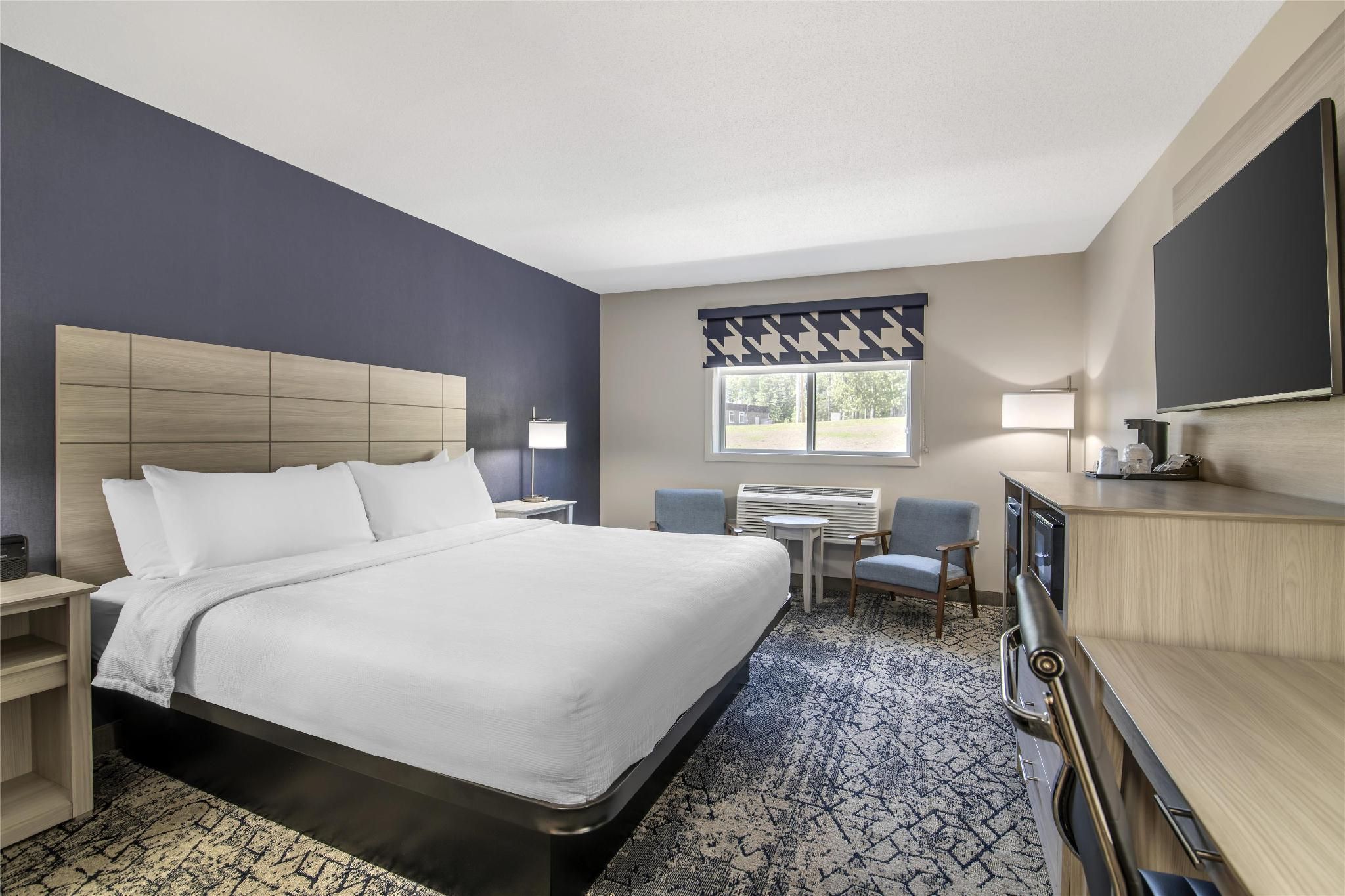 1 King Bed, Nonsmoking, Walk-in Shower