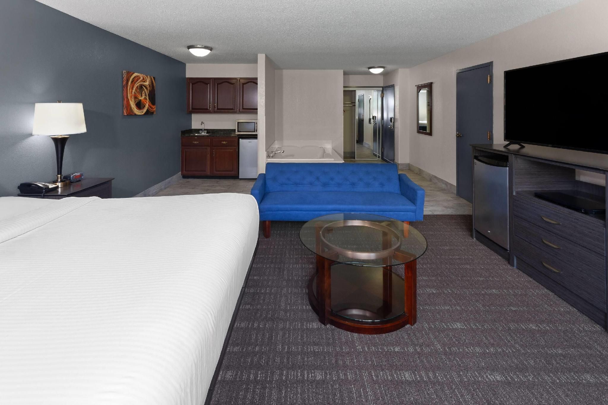 1 King Bed, Deluxe Studio Suite, Non-Smoking