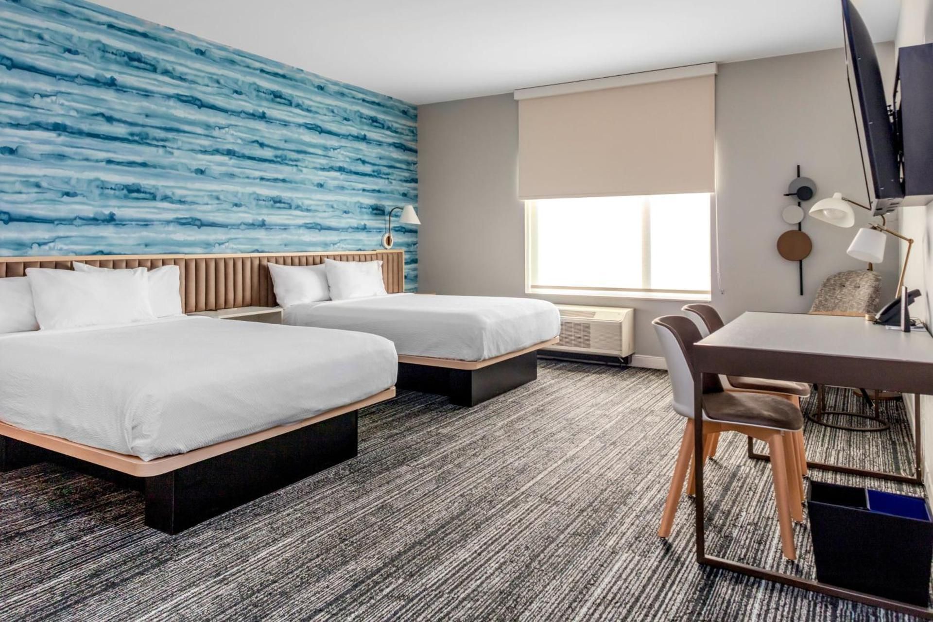 Queen Studio with Adapted Tub - Mobility and Hearing Accessible