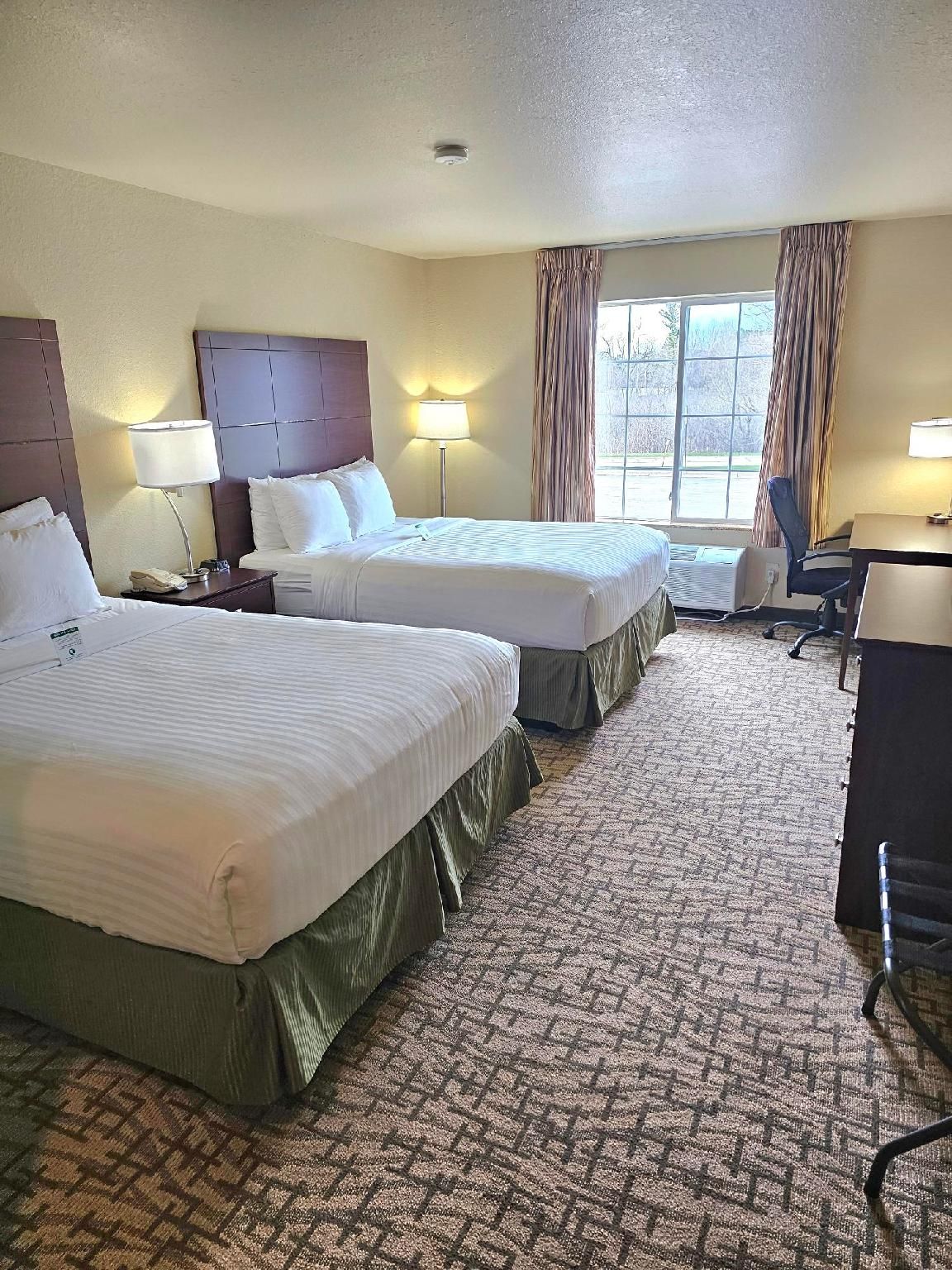 Cobblestone Inn & Suites - Clintonville Accessible Two Queen Guestroom Non-Smoking