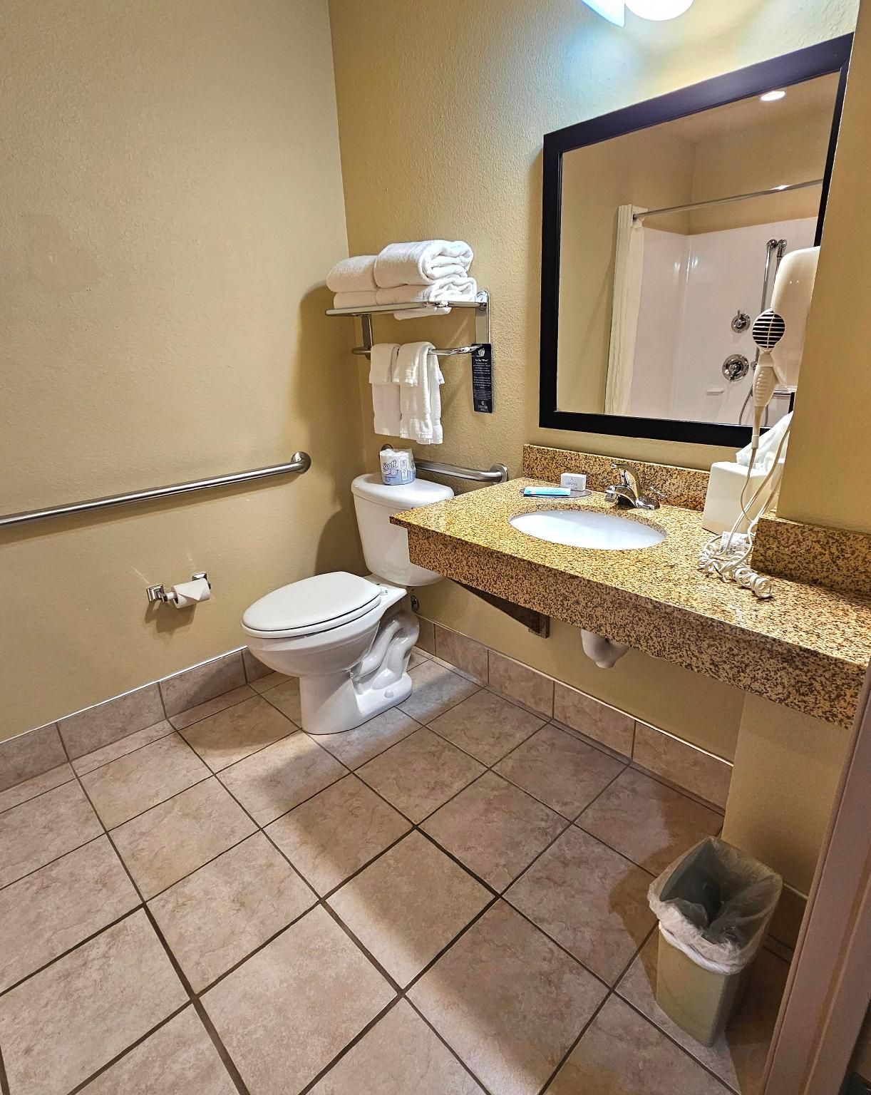 Cobblestone Inn & Suites - Clintonville Accessible Two Queen Guestroom Non-Smoking 3