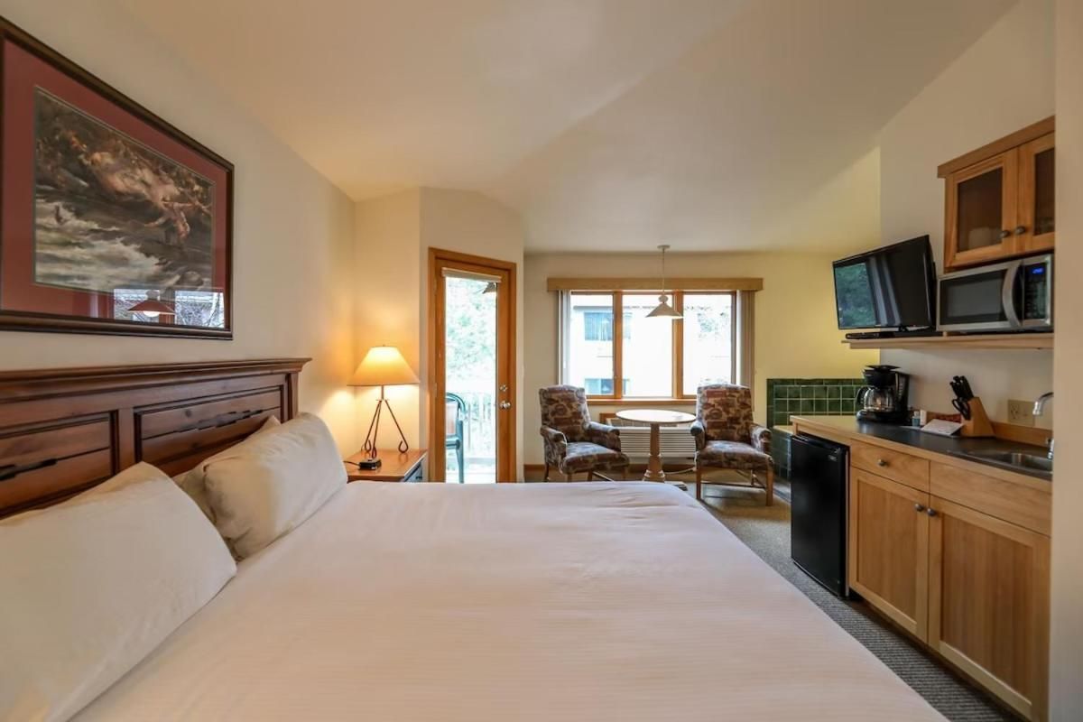 King Suite with Spa Bath