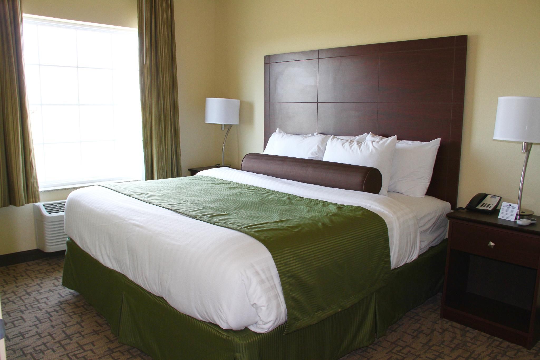 Cobblestone Hotel & Suites - Devils Lake King Extended Stay Suite Non-Smoking