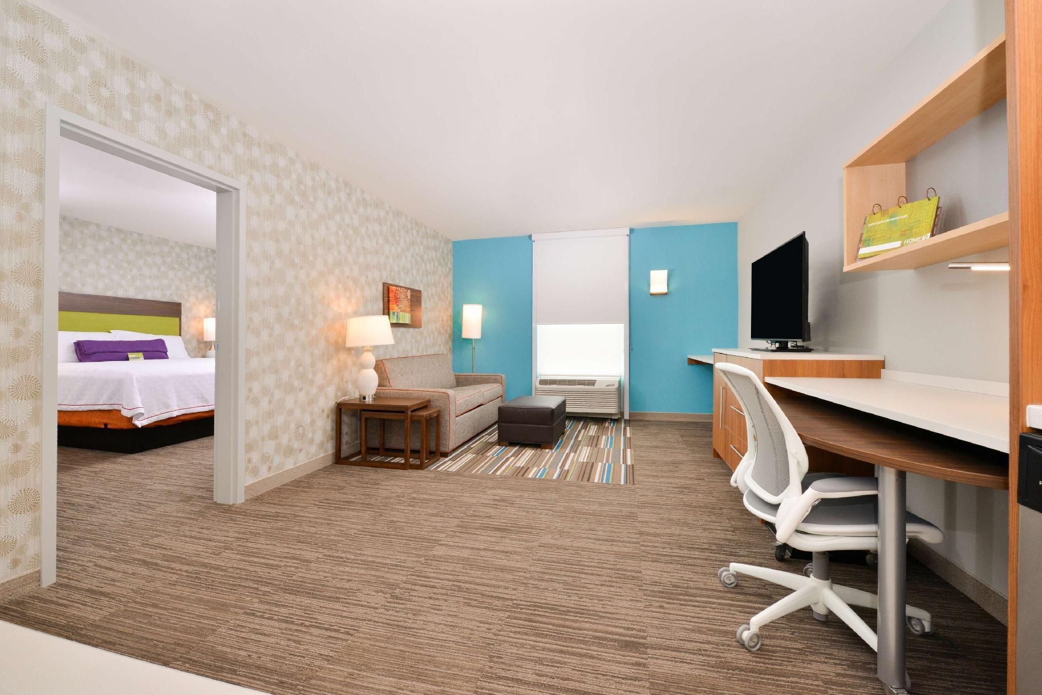 1 King Mobilty/Hearing Access Ri Shwr Suite Ns