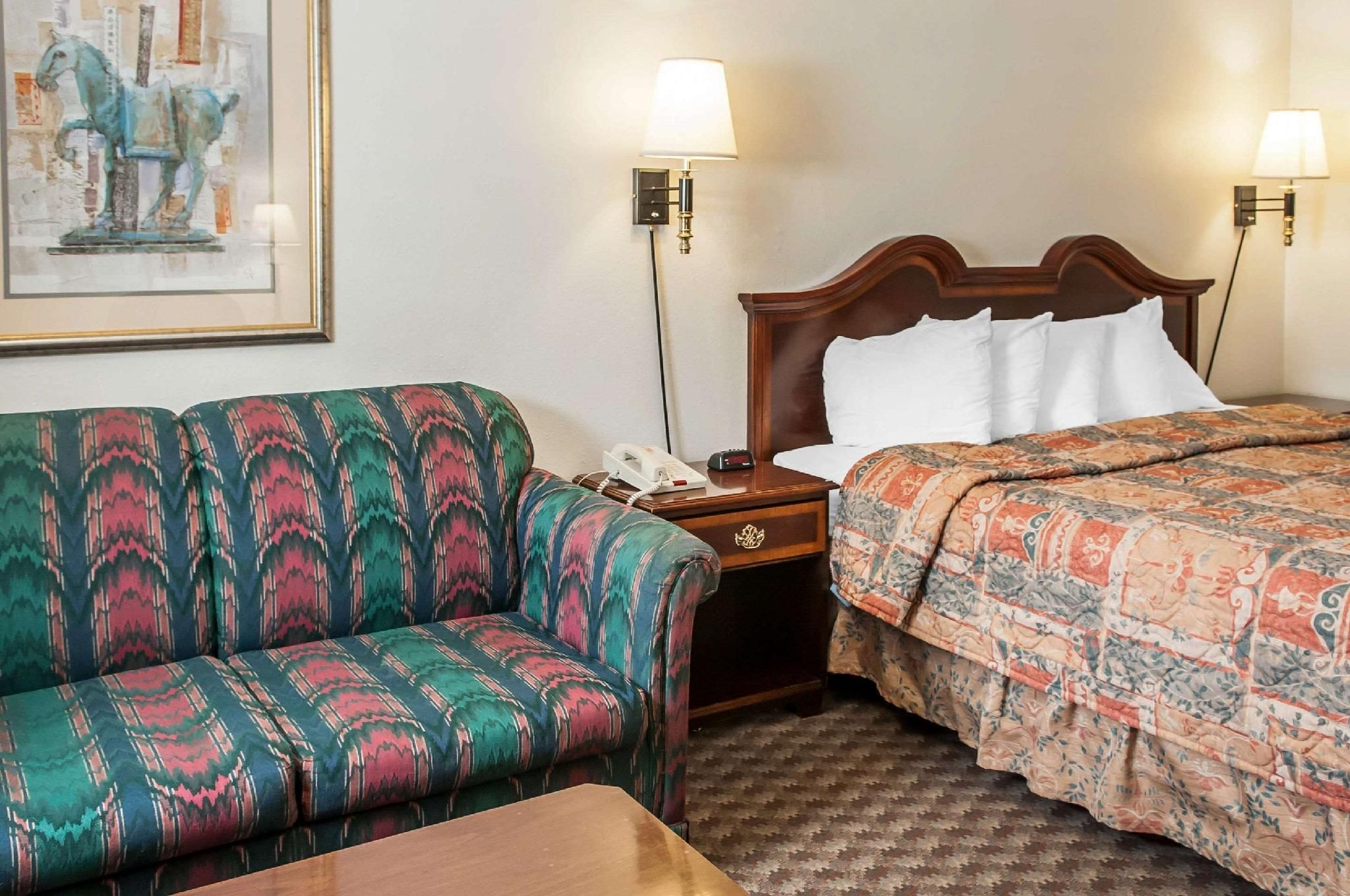 1 King Bed, Nonsmoking, Accessible