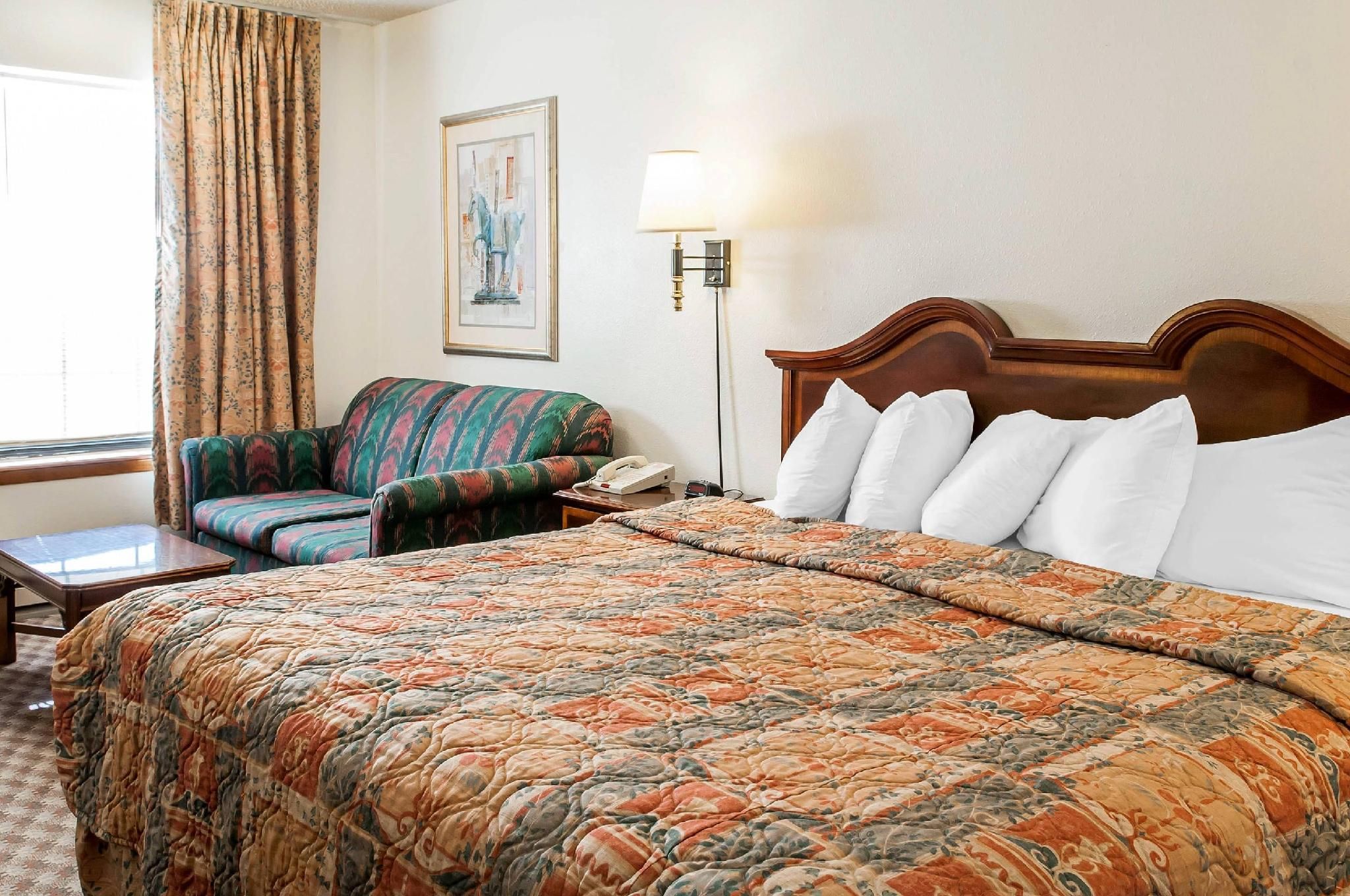 Econo Lodge 1 Queen Bed, Nonsmoking