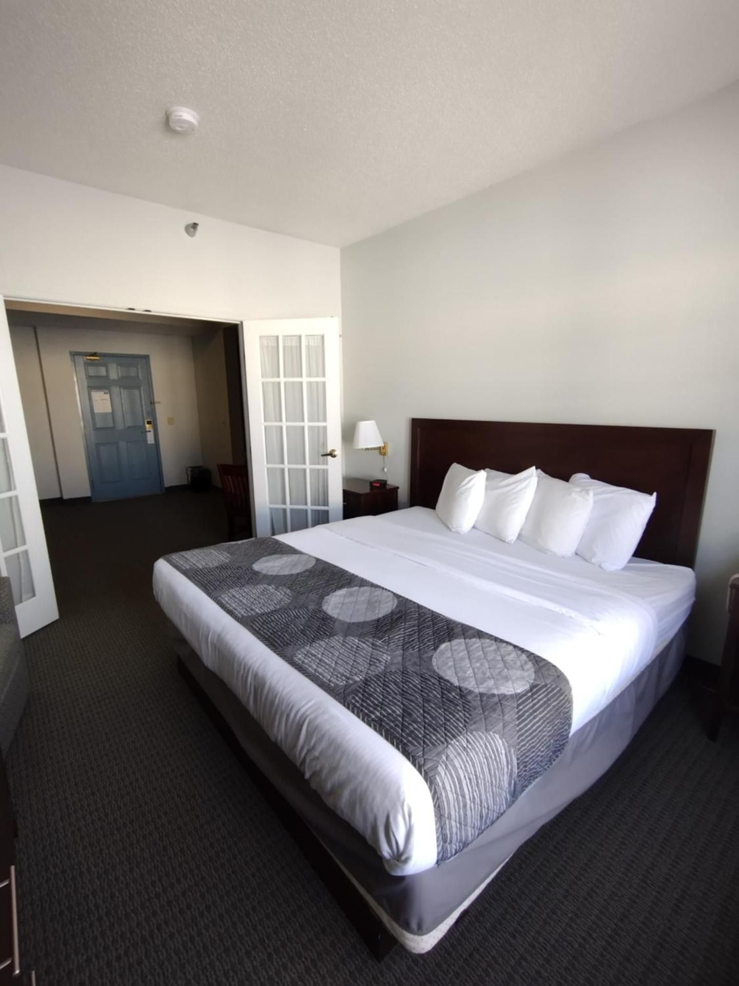 Suite with Hot Tub