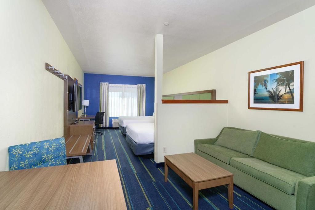 Suite 2 Queen Beds