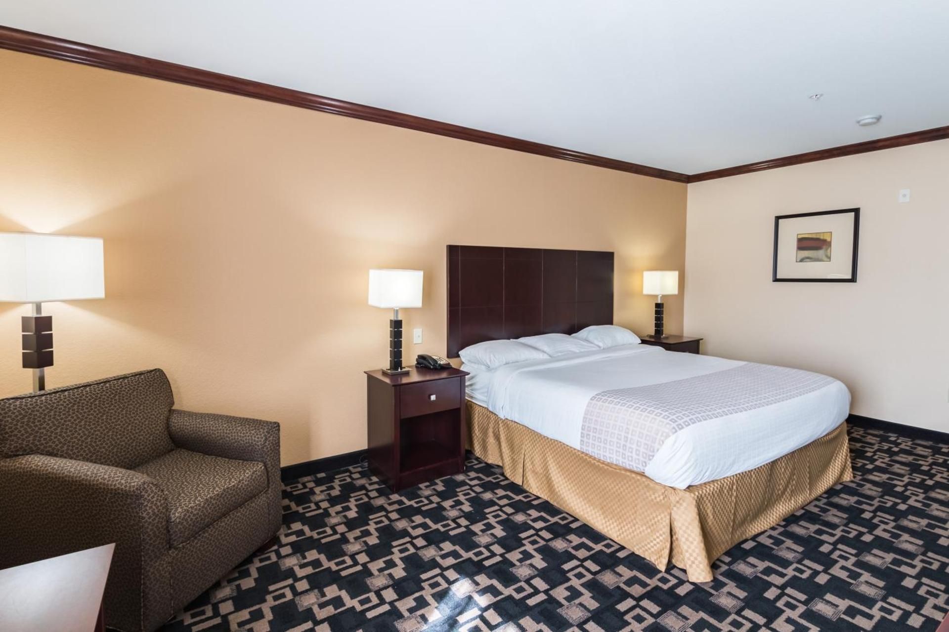 Deluxe King Room - Non-Smoking