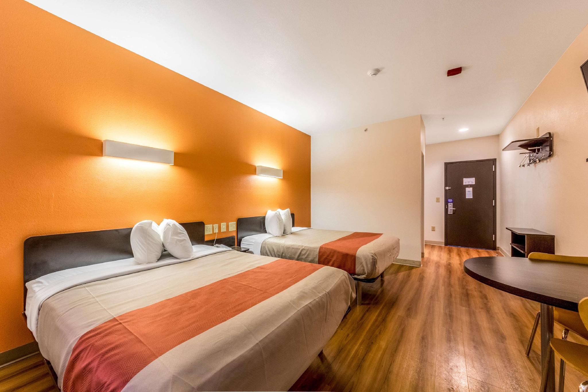 2 Queen Beds | Non-Smoking