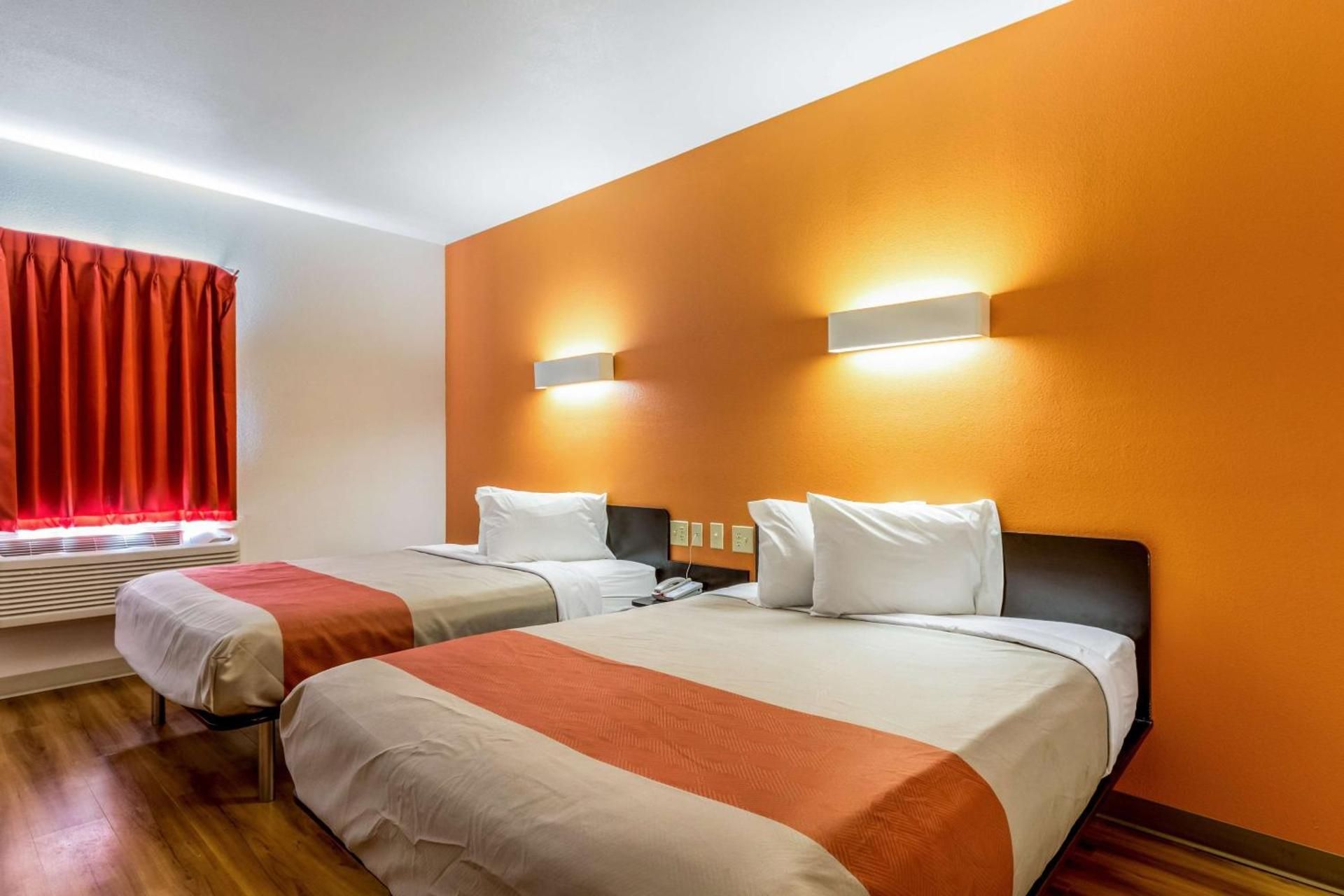 Motel 6 Jourdanton, TX Queen Room with Two Queen Beds - Disability Access - Non-Smoking 2