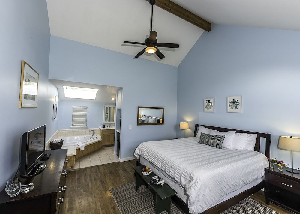 Whale Watch Deluxe Room
