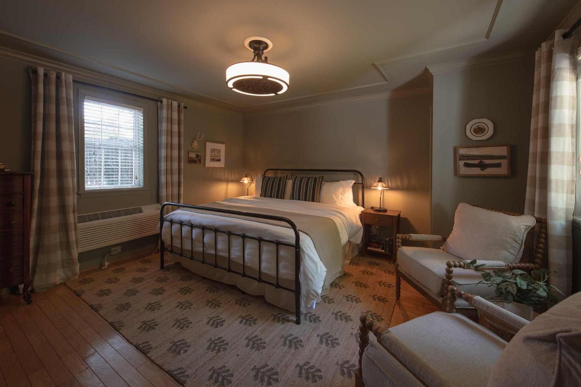 Deluxe King Suite