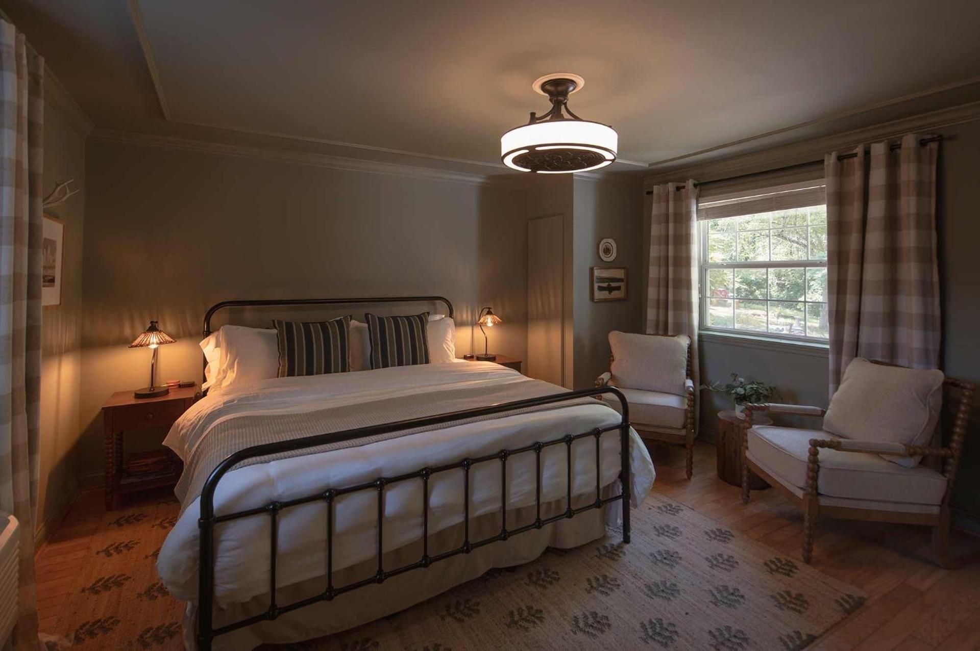 Deluxe King Suite
