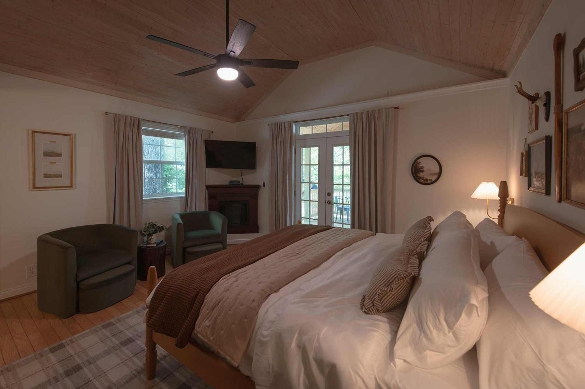 Deluxe King Suite