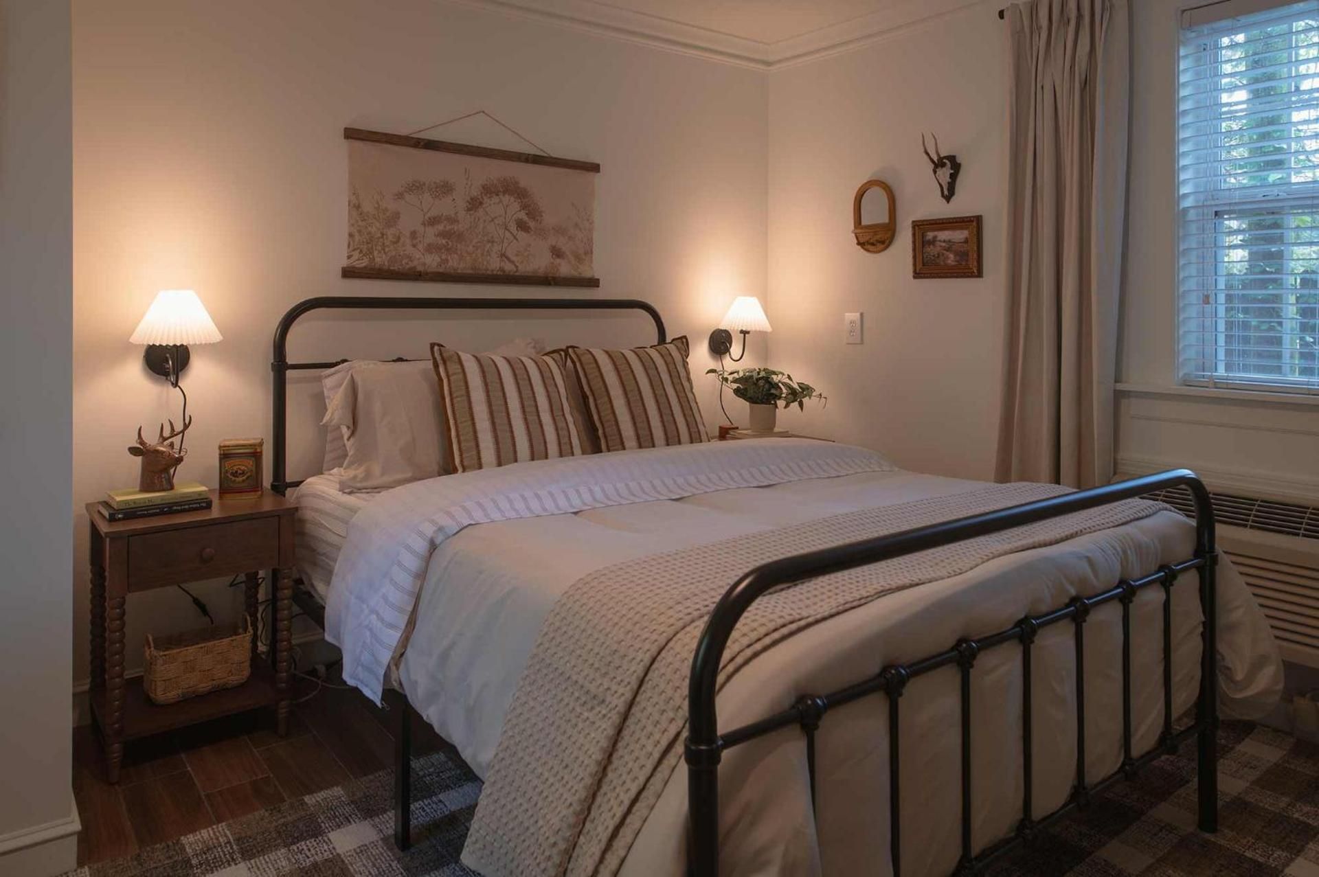 Deluxe Queen Suite