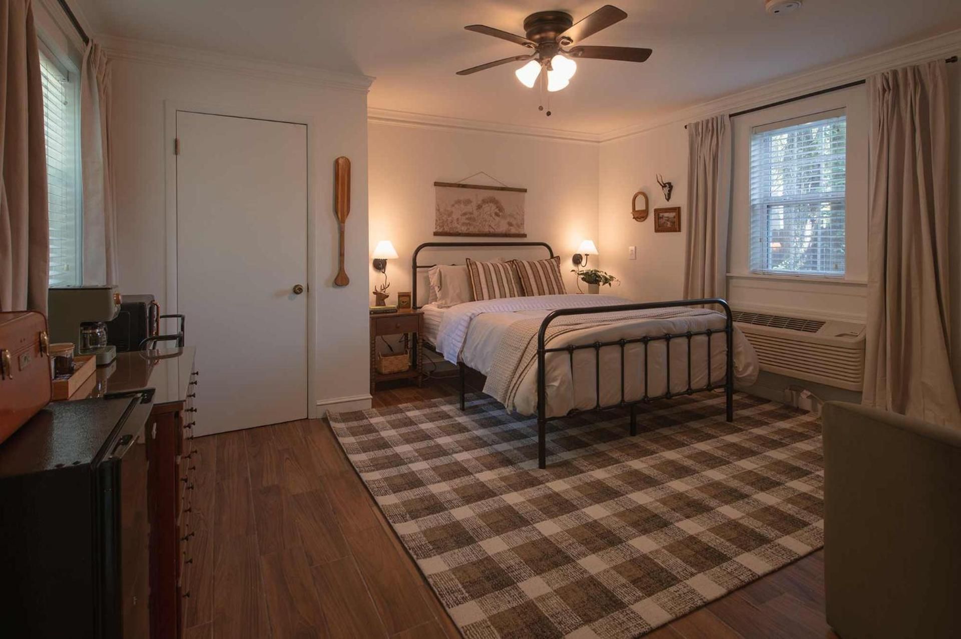 Deluxe Queen Suite