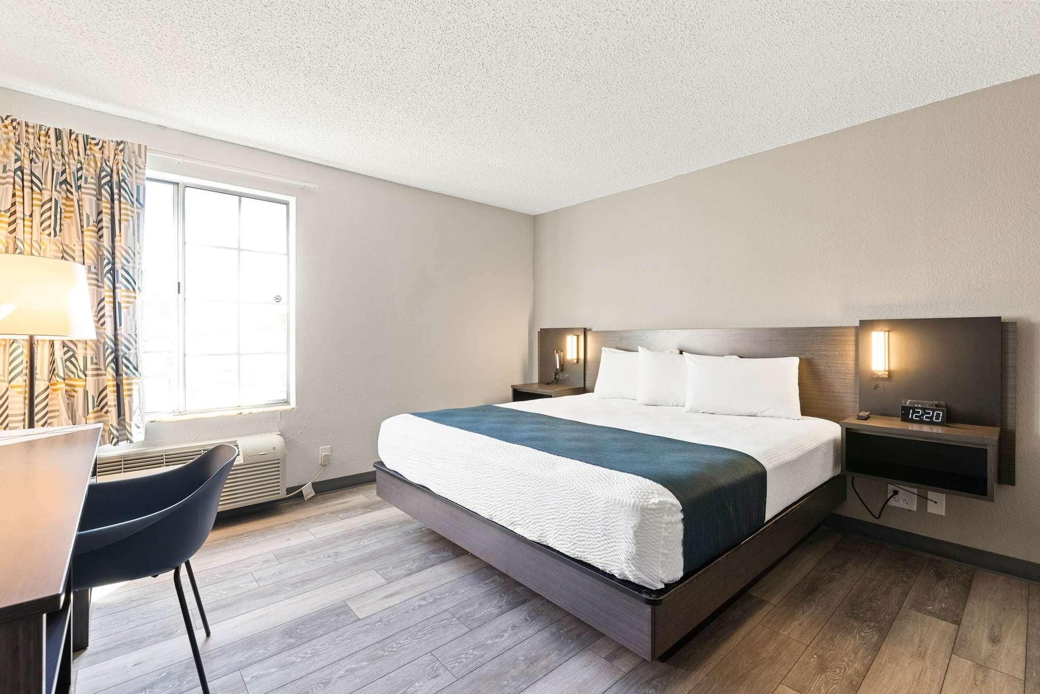 Studio 6 Tucson, AZ - North 1 King Bed | Mobil Access Tub Nsmk Kitchen 2