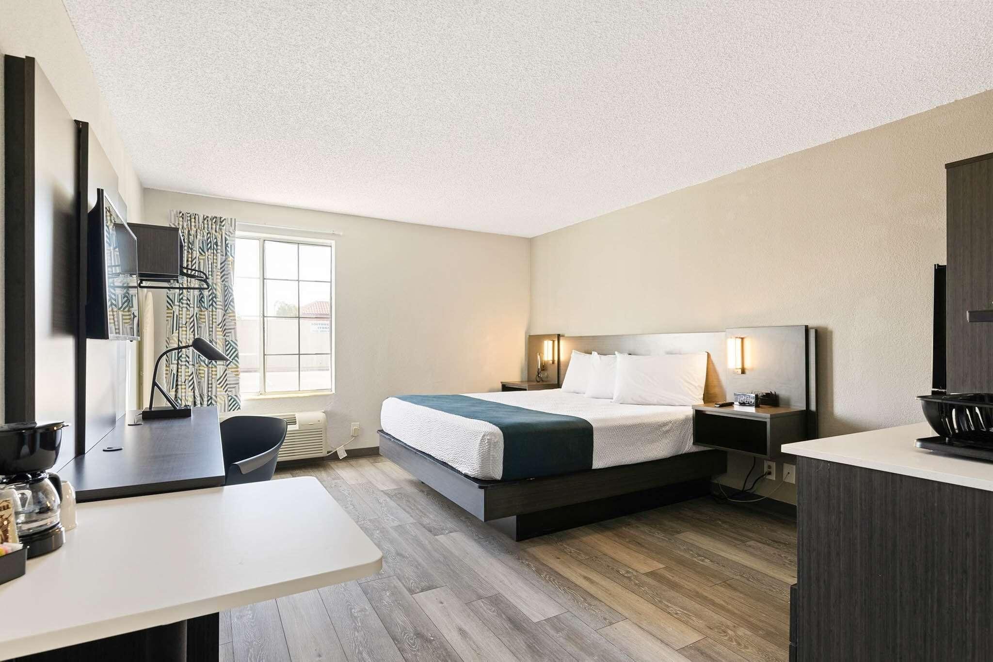 King Room - Disability Access - Non-Smoking