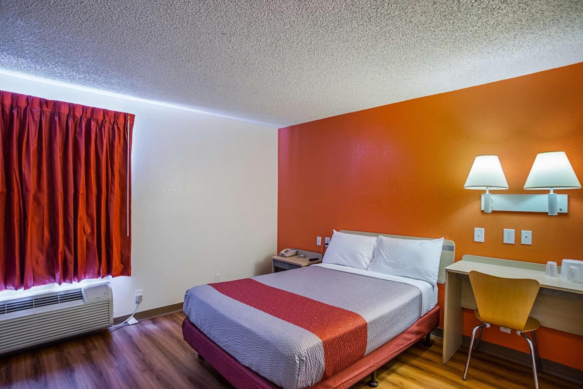 1 Full Bed | ADA/Tub