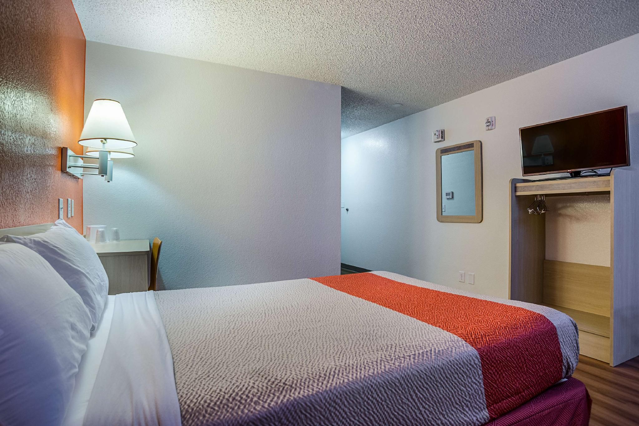 1 Full Bed | ADA/Tub