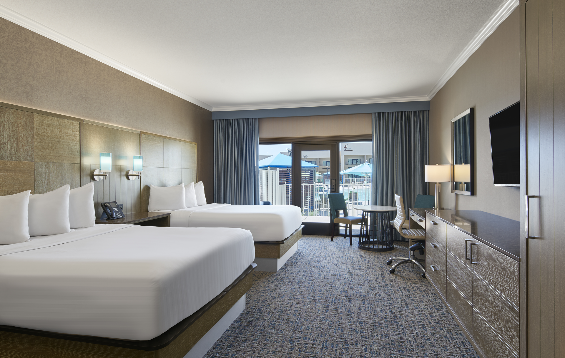 Resort Premium Pool Access Room 2 Queens - Non-Smoking