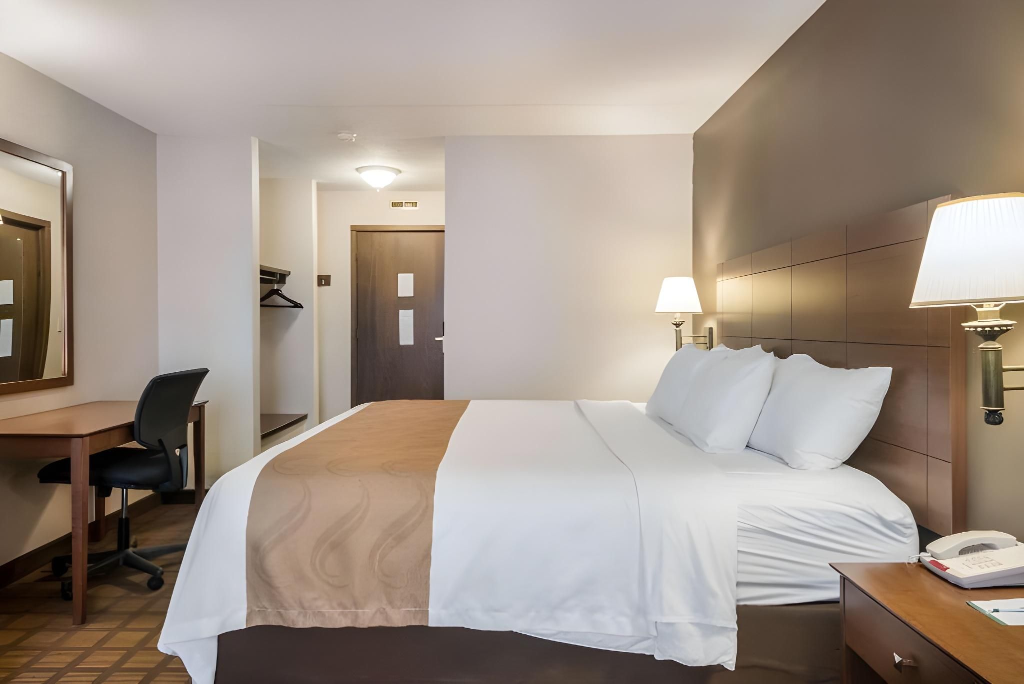 1 King Bed, Nonsmoking, Accessible