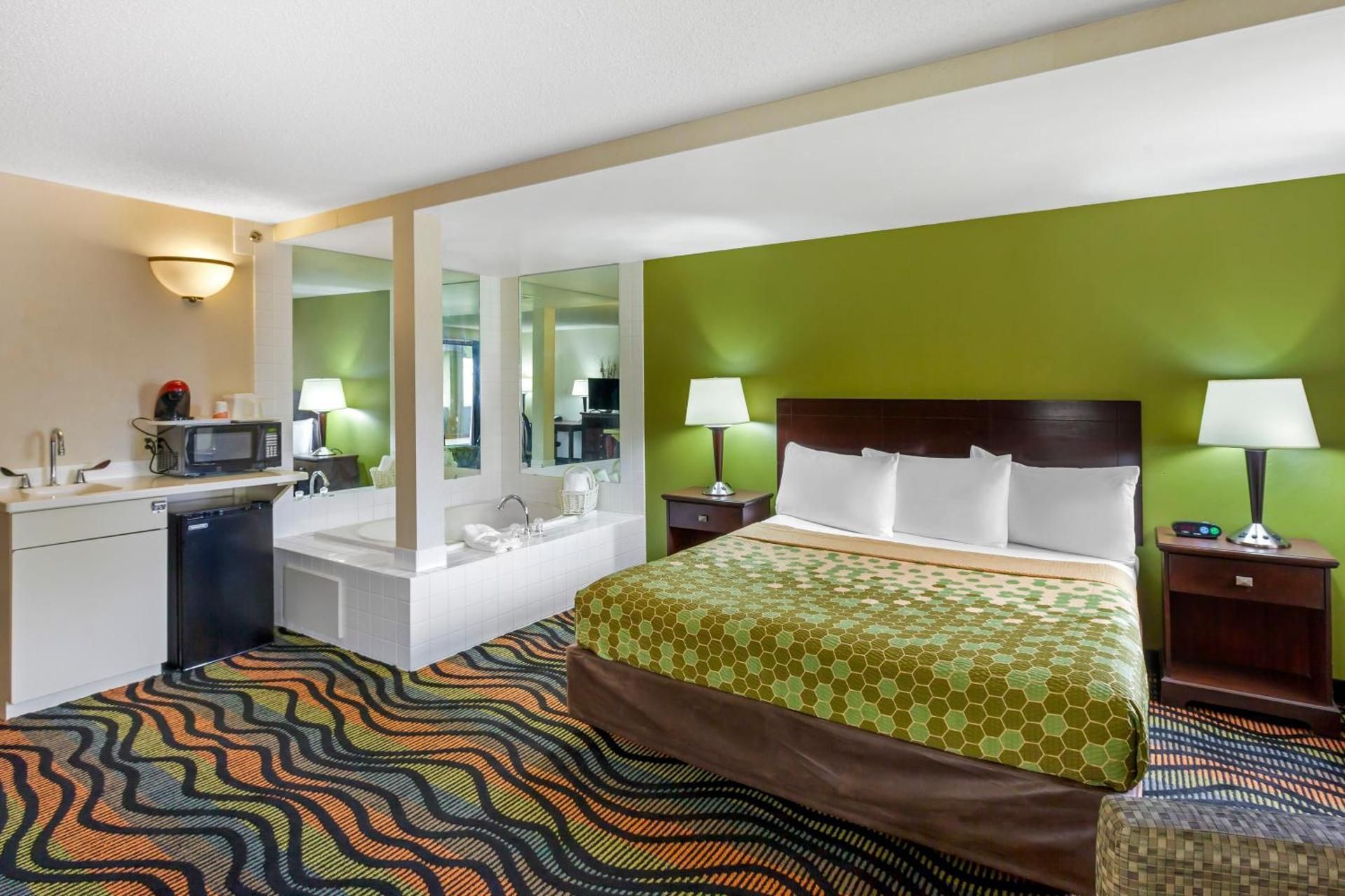 1 King Bed, Suite, Nonsmoking