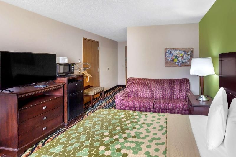 1 King Bed, Nonsmoking, Accessible