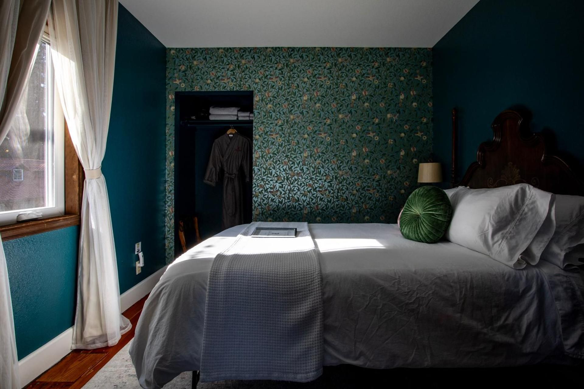 Queen Room with Shared Bathroom