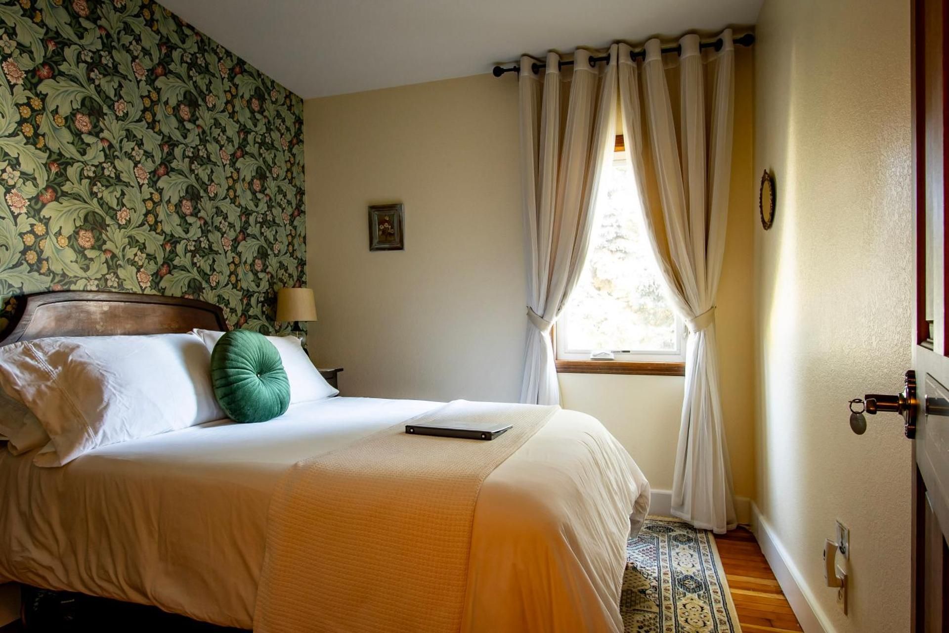Double Room with Shared Bathroom