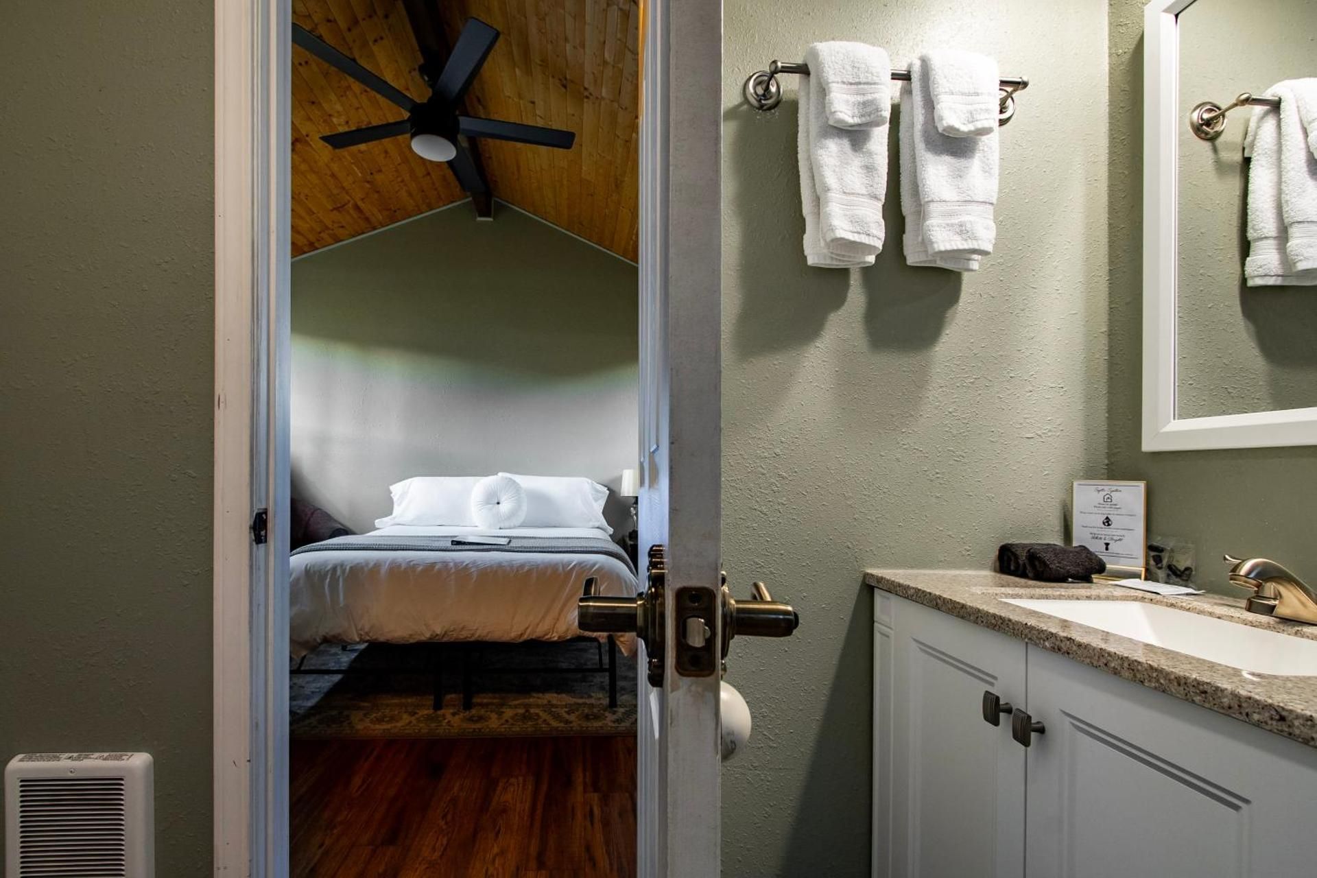 Standard Queen Room