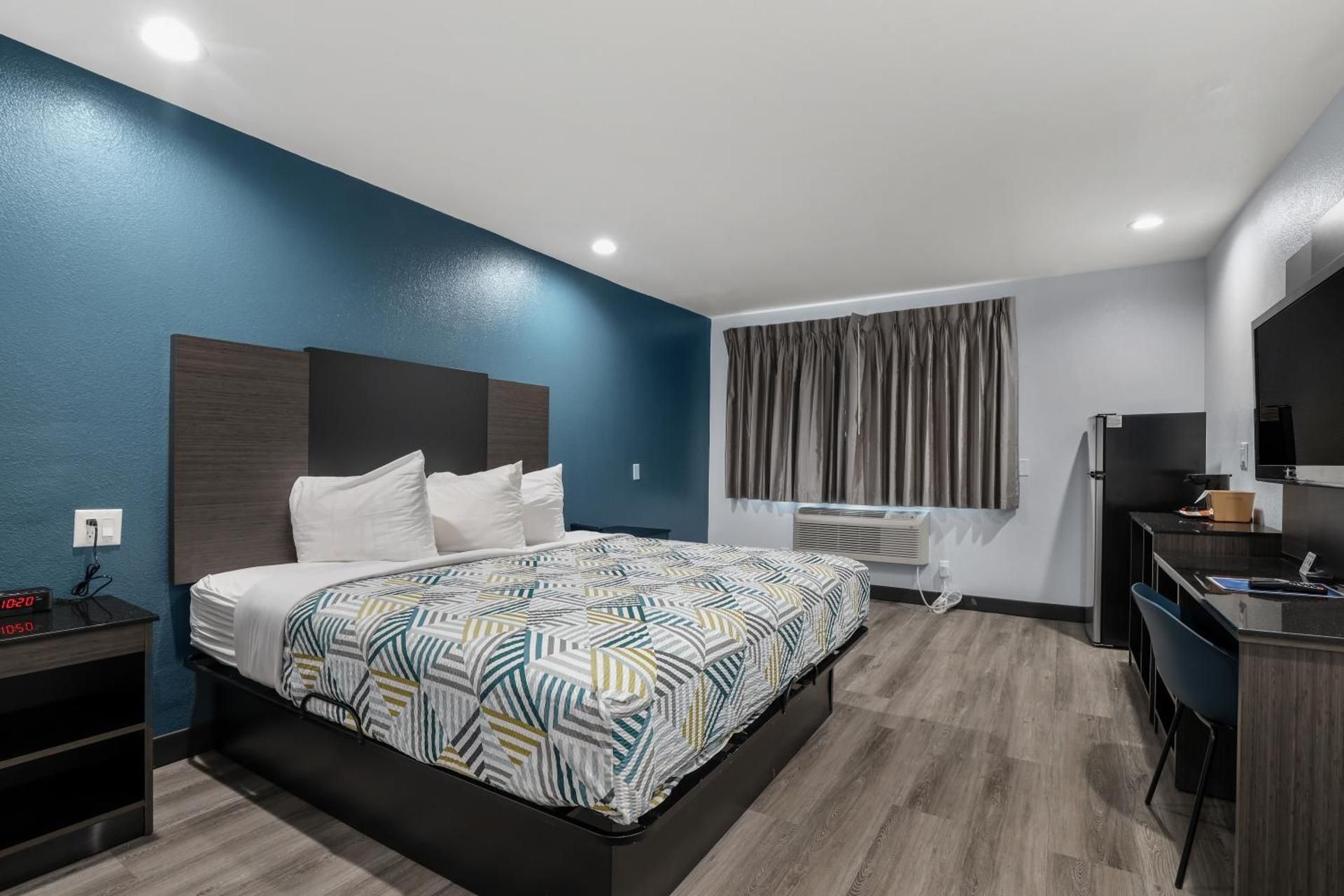 King Room - Disability Access - Non-Smoking