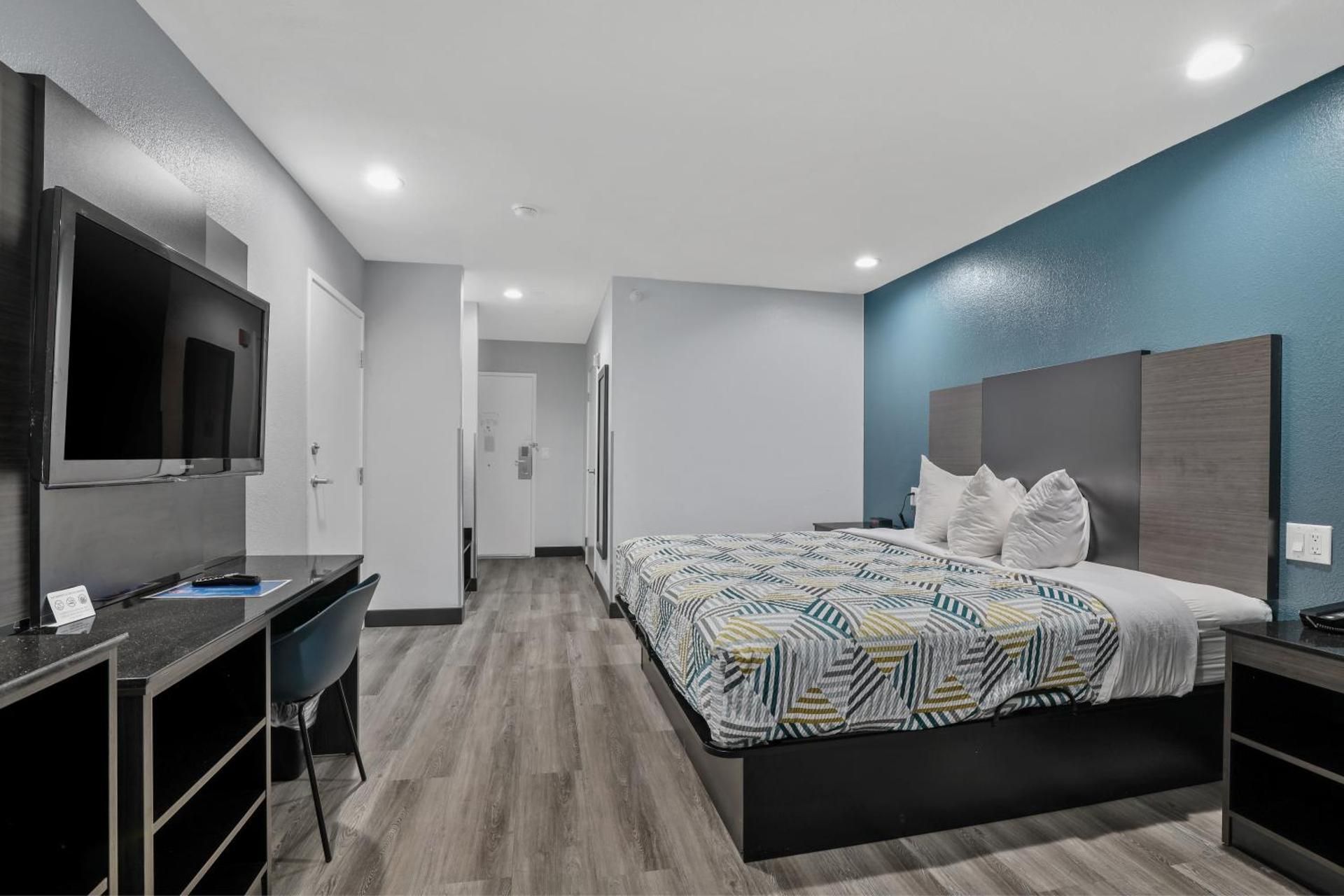 King Room - Disability Access - Non-Smoking