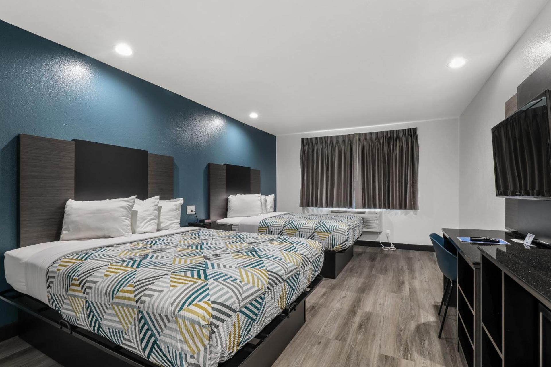 Queen Room with Two Queen Beds - Disability Access - Roll In Shower