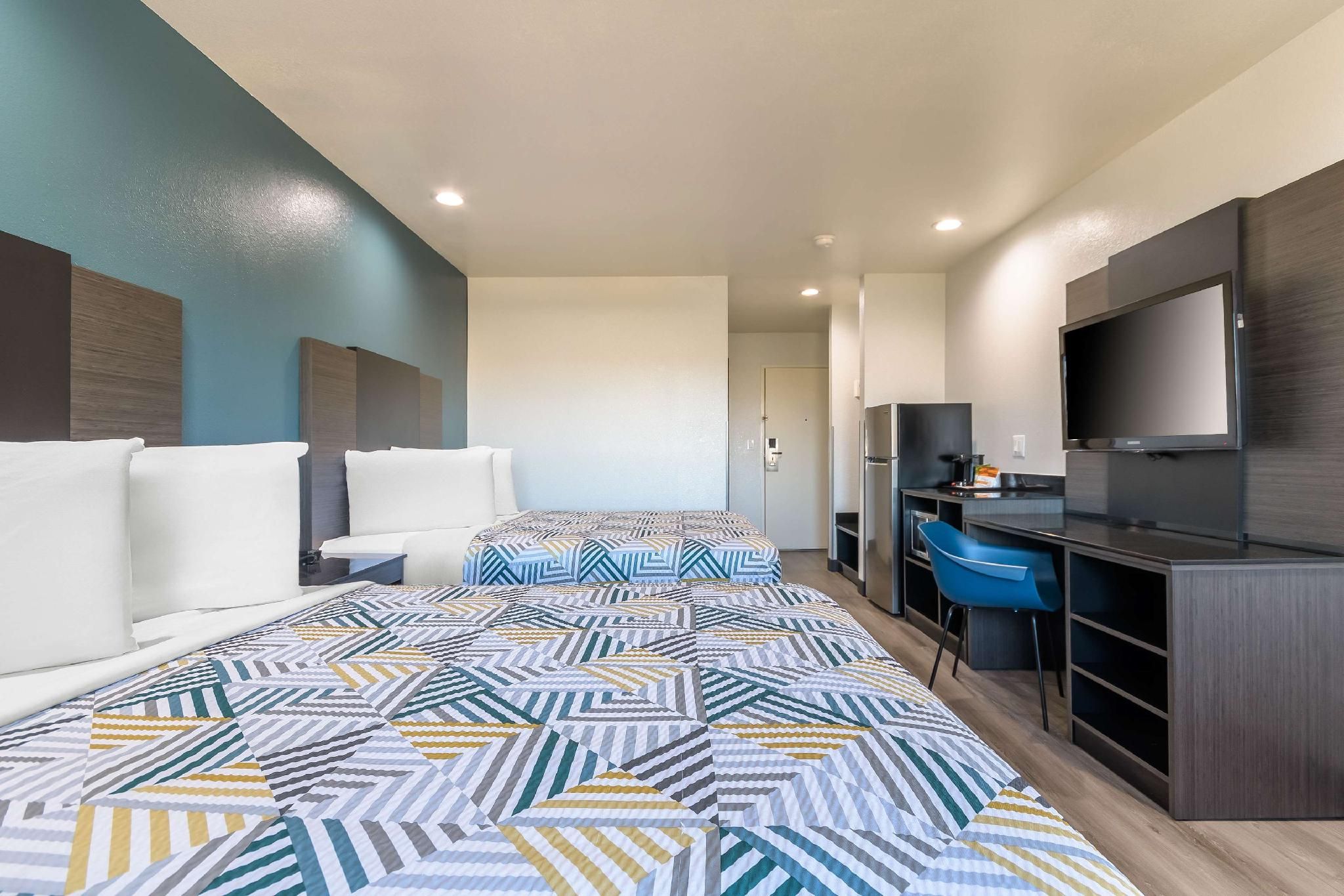 2 Queen Beds | Suite, Non-Smoking, Micfridge