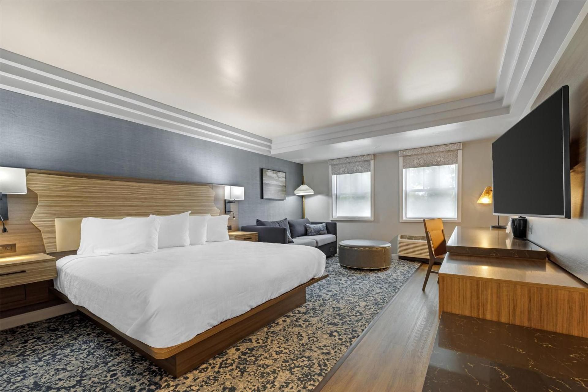 King Room with Sofa Bed, River View and Shower - Non-Smoking