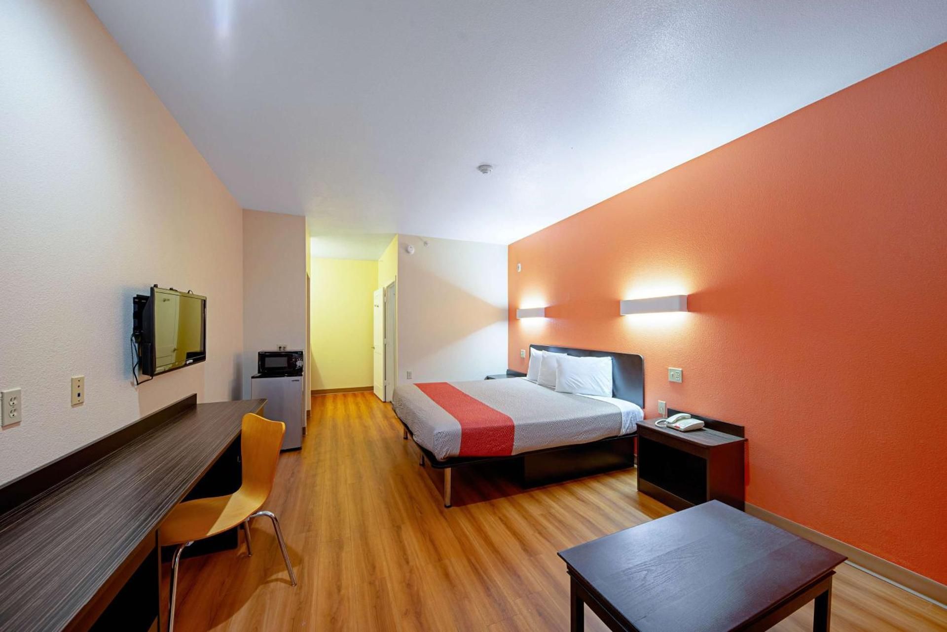 King Room - Disability Access - Non-Smoking