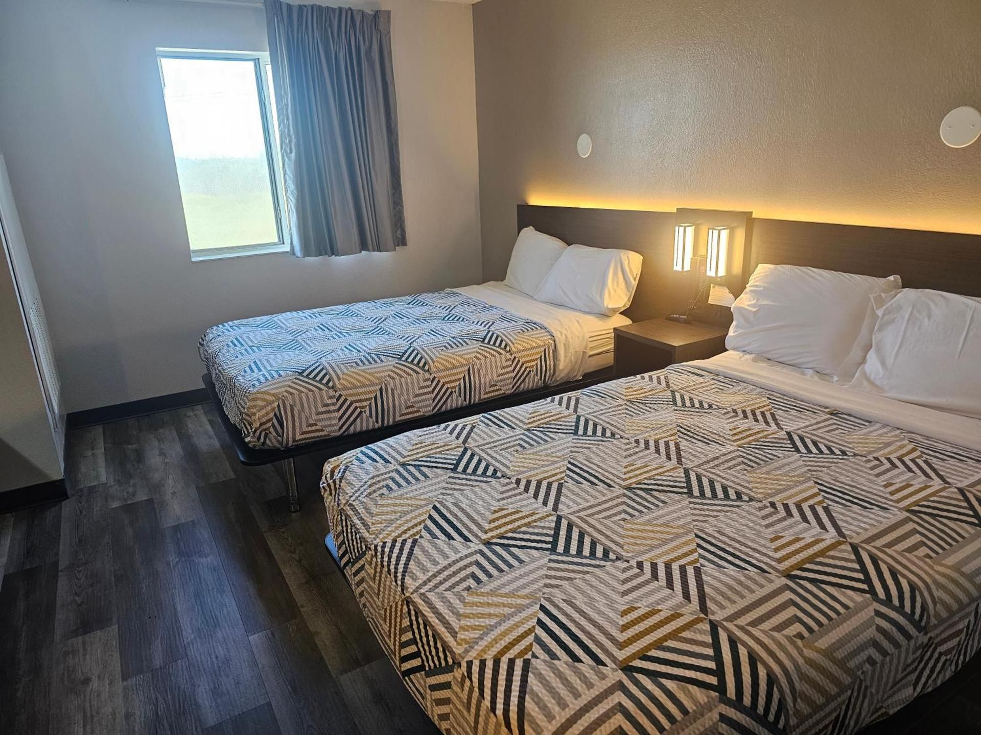 Motel 6 Sinton, TX Quadruple Room - Non-Smoking