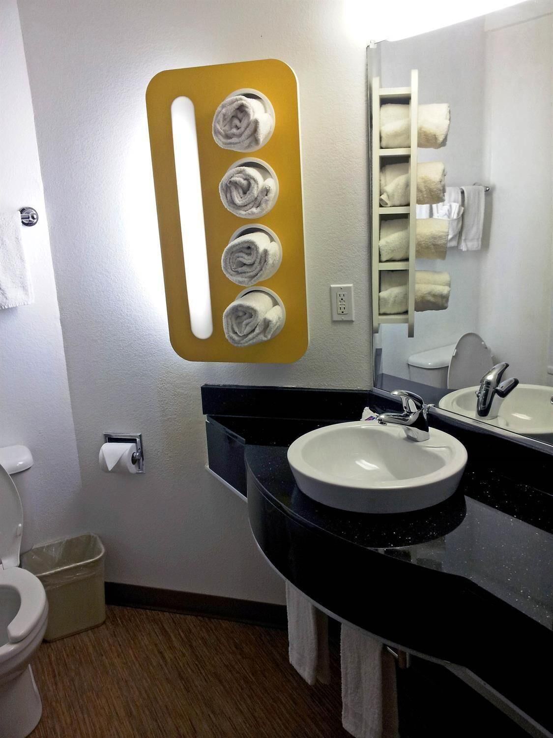 Queen Room - Disability Access - Non-Smoking