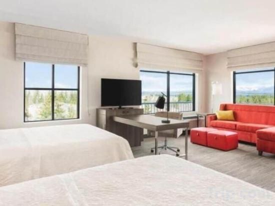 Queen Studio Suite with Two Queen Beds - Non-Smoking