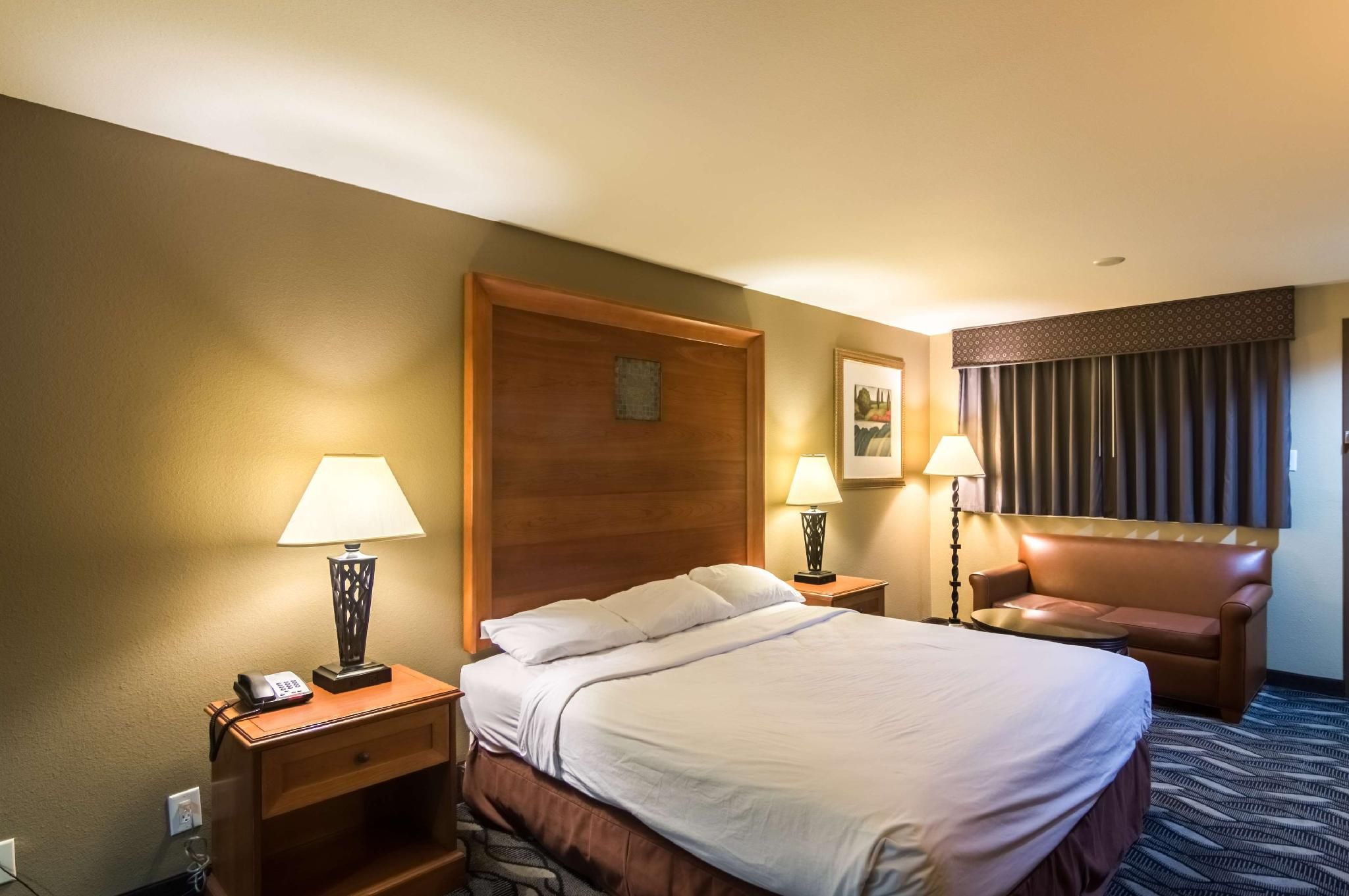 Motel 6 Snyder, TX 1 KING BED | ACCESSIBLE NON-SMOKING MICFRIDGE 2