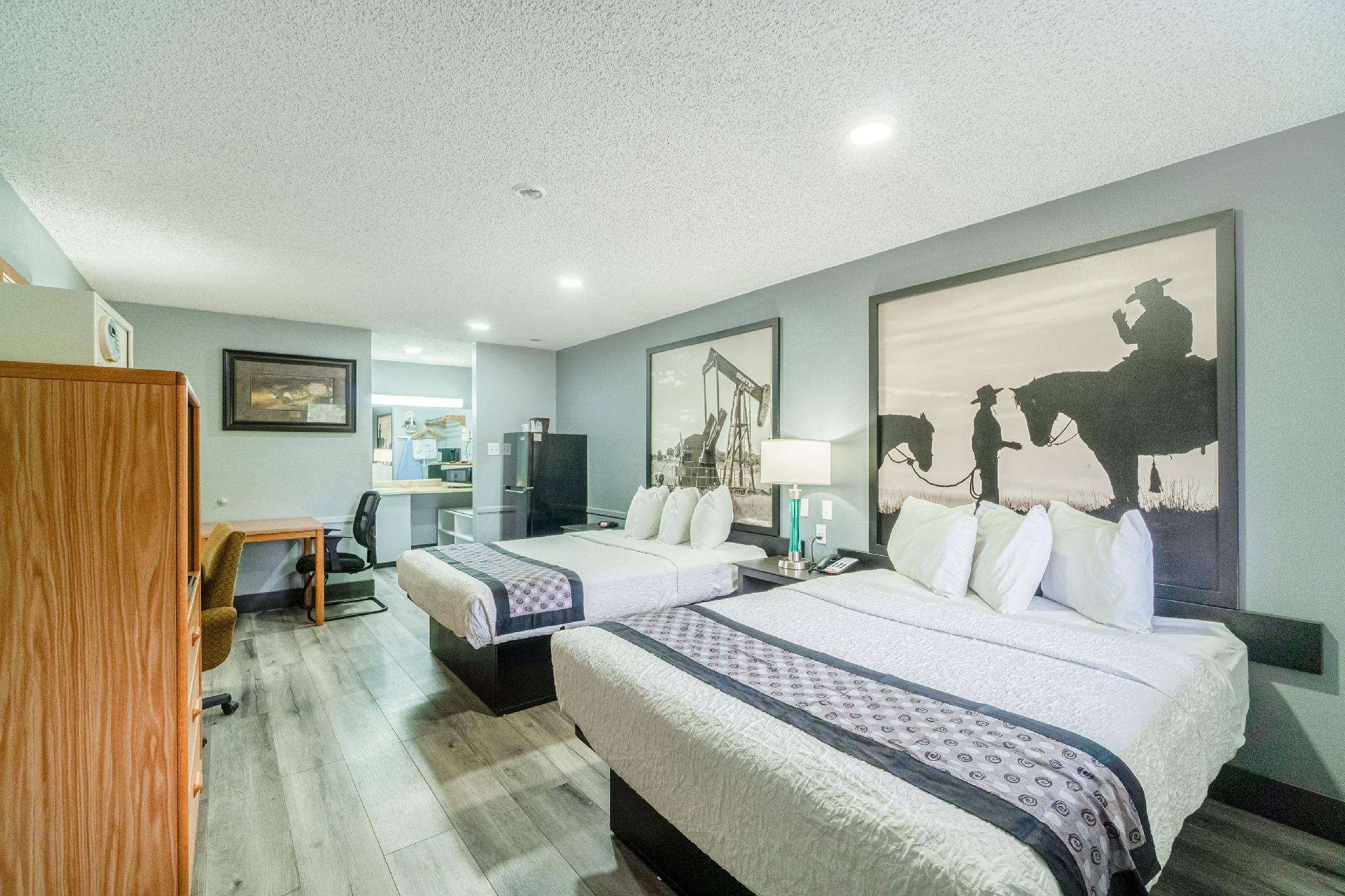 2 Queen Beds with Kitchenette