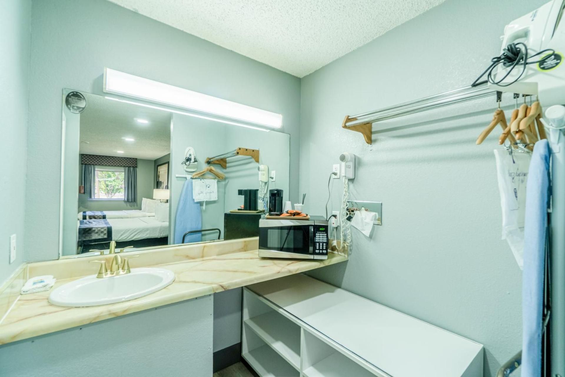 2 Queen Beds With Kitchenette Non-Smoking