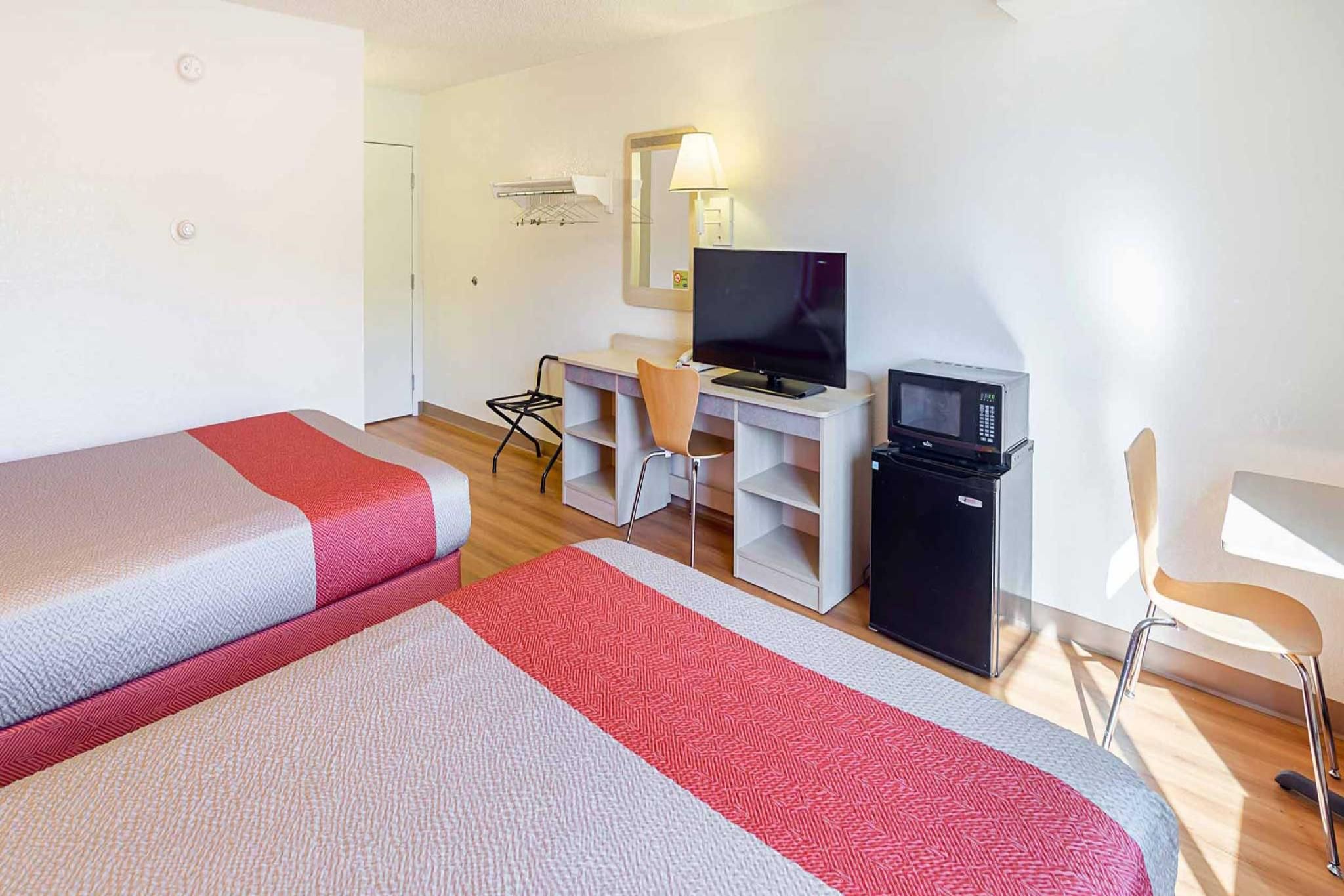 2 Full Beds | Non-Smoking